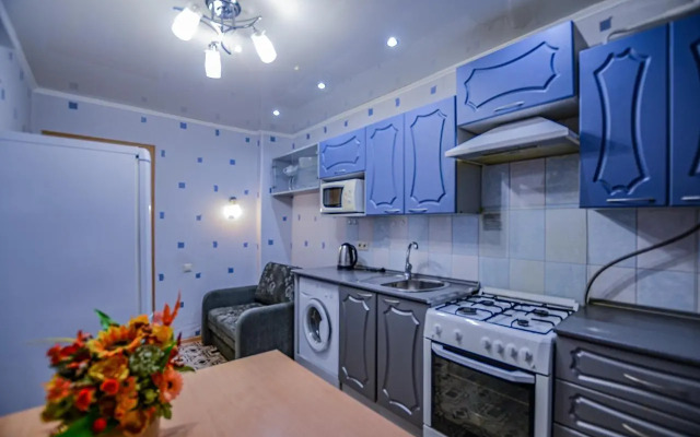 Погостим на улице Лазарева