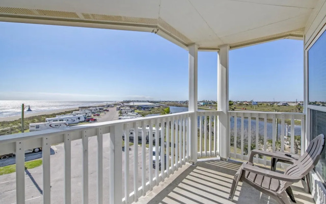 Seascape 1304 Studio Bedroom Condo by RedAwning