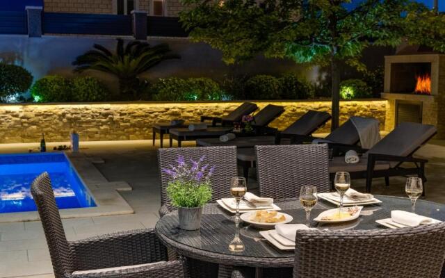 Luxury Villa Lucas with heated pool, whirlpool, sauna, 14 pax