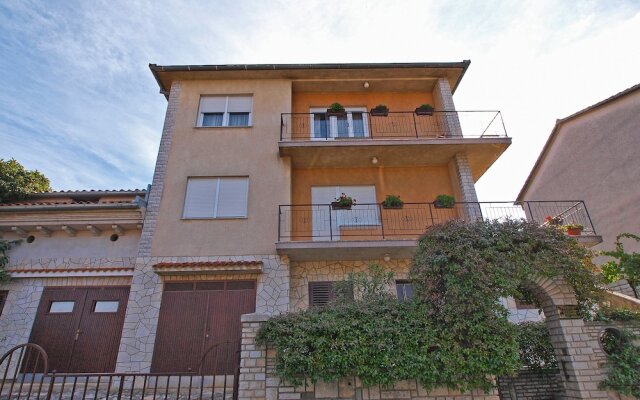 Apartment 752