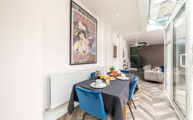 Earls Court House with Patio