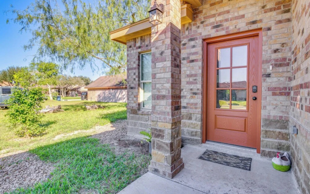 Pet-friendly Brownsville Apartment w/ Yard!