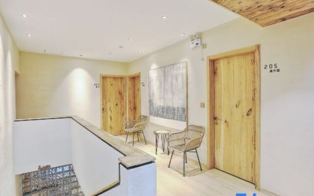 Mrs＇ X Coffee Hotel