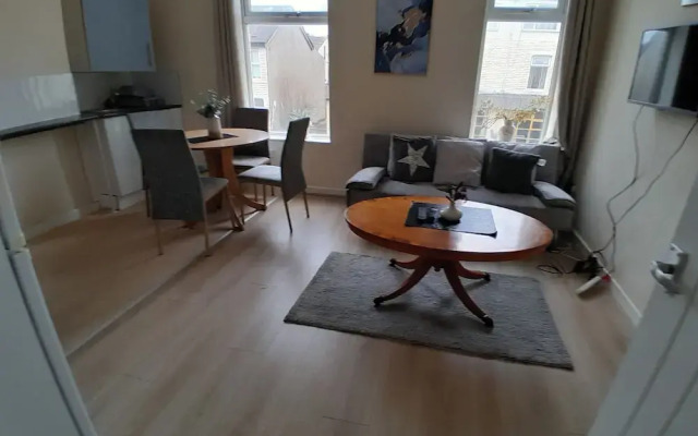 Blackpool - 2-beds - Sleeps 5 - Pet Friendly