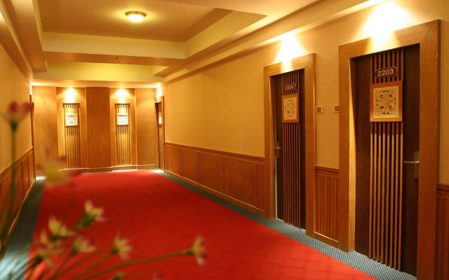 The Rich Hotel
