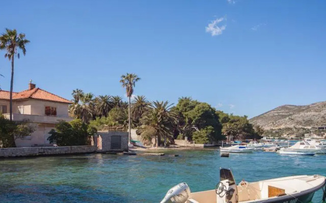 House Lodging Apartments Toni