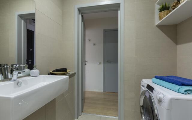 Максимус на Академика Павлова 7