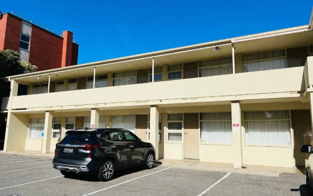 Unwind Glenelg Studio Apartment no 31