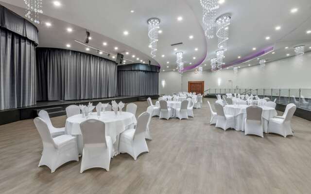 Ramada Plaza by Wyndham Marco Polo Beach Resort