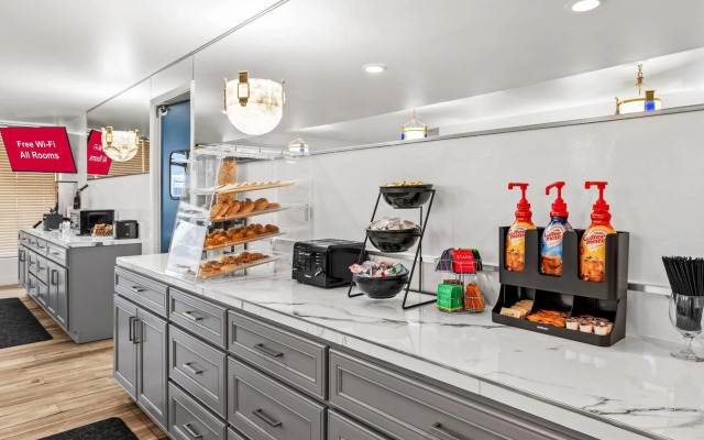 HomeTowne Studios by Red Roof Yuba City Bonanza – Marysville