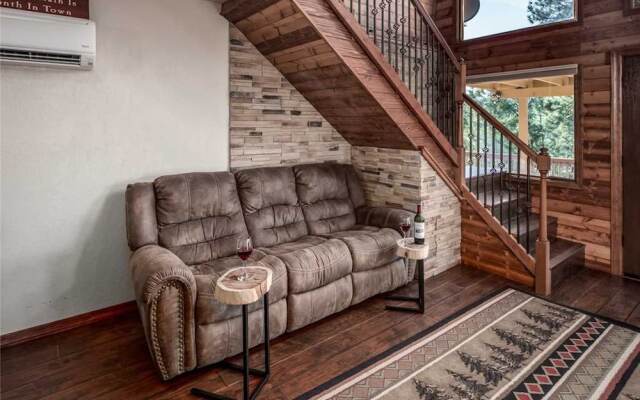 Lucky Bear Lodge - Three Bedroom Cabin