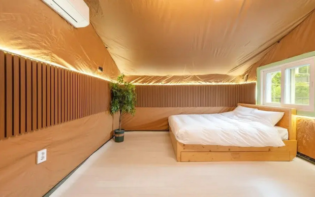 Gapyeong Dongban84 Glamping&pool Villa