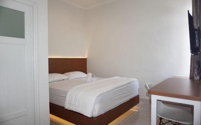 OYO 90023 Damar Kusumo Guest House