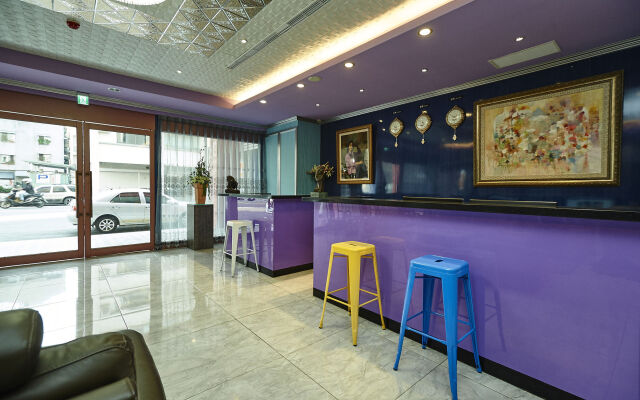 Lily Hotel