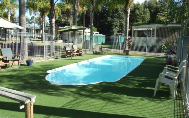 Batemans Bay Holiday Park - Hostel