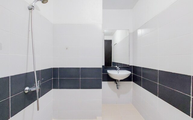 Modern Look 1Br Apartment At Scientia Residence