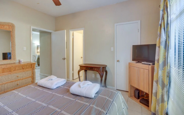 Southwest Houston Apartment w/ Pool Access!