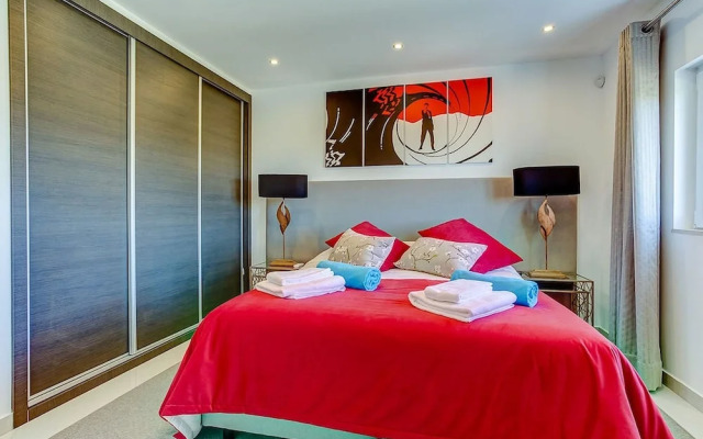 Goldeneye Luxury 6 Bedroom Villa With Infinity P