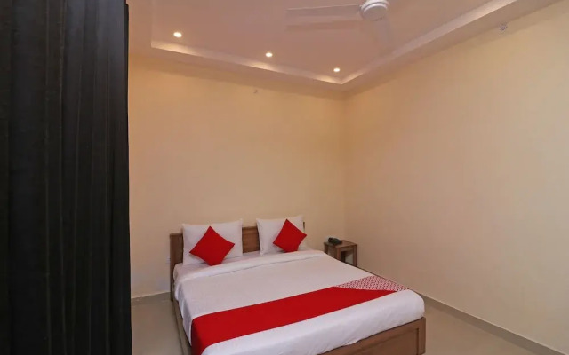 OYO Flagship 27925 Kotra House Gomtinagar