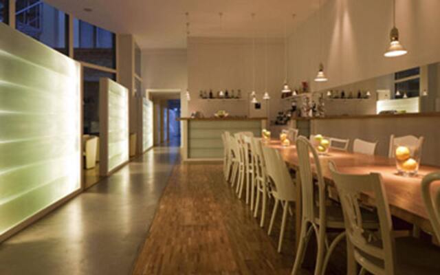 Hotel 38