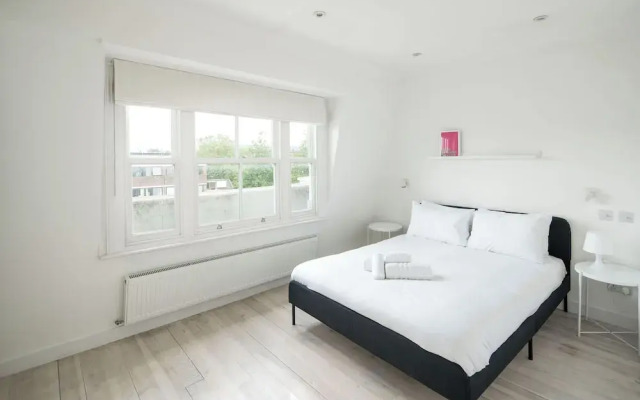 Elegant 2BD Flat near Portobello Rd with Balcony