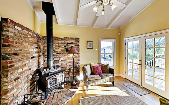 Quiet Wine Country Home Home