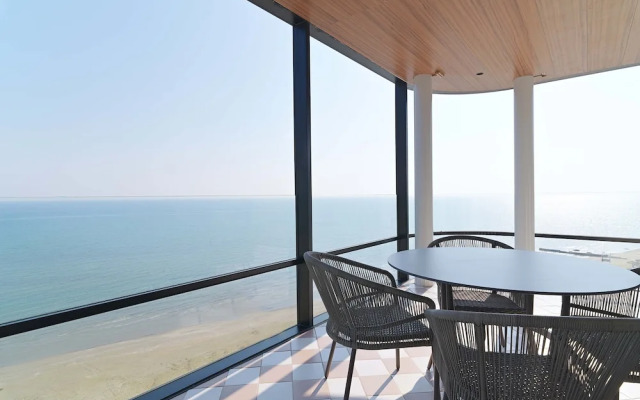 LIV Mackenzie Beach Suites
