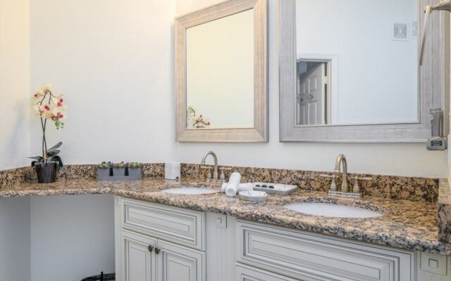 Penthouse Gem 3 Bedroom Condo by Redawning