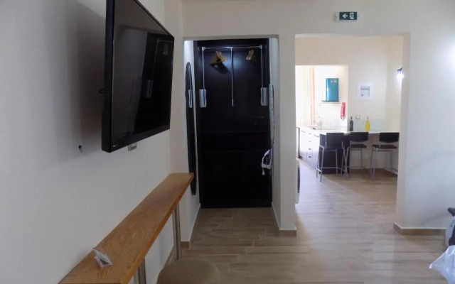 Souvlakis Pool Suites (S.P.S)