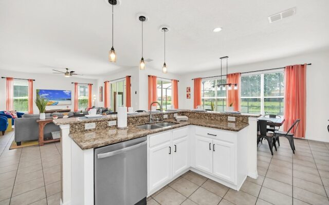 Lake View Getaway: Pool, Game Room, Theming!