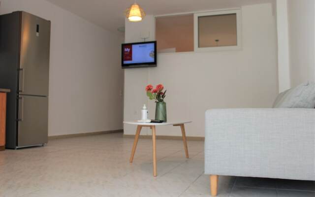 "kalamaki Plaza Apartments 'asteri' "