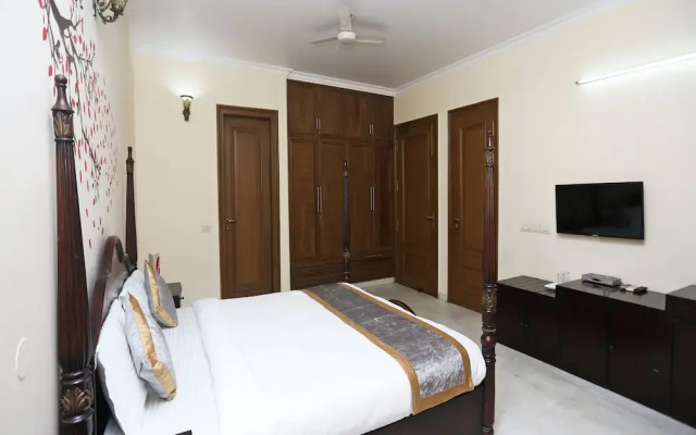 The Red Orchid By OYO Rooms