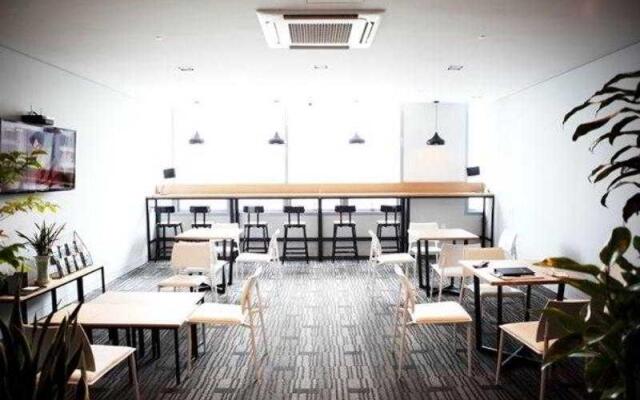 Stay 7 Centum Business