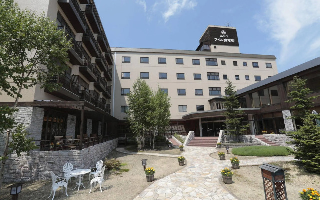 Natural Resort Niseko Weiss Hotel