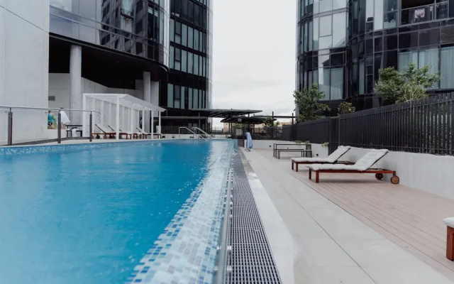 Panoramic Lake View 2-bed With Pool,