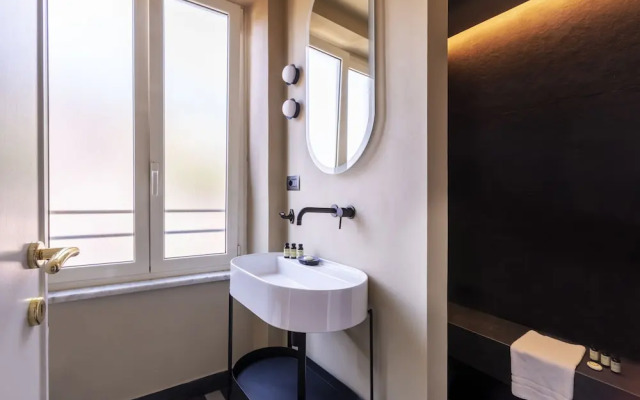 ROMAC - Condotti with terrace