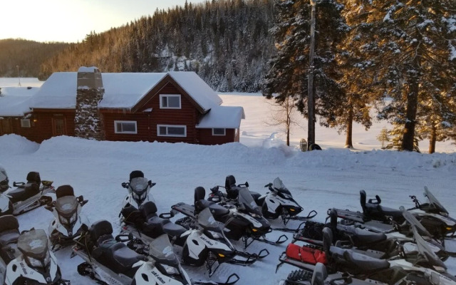 Kan-à-Mouche Pourvoirie Auberge et Chalets