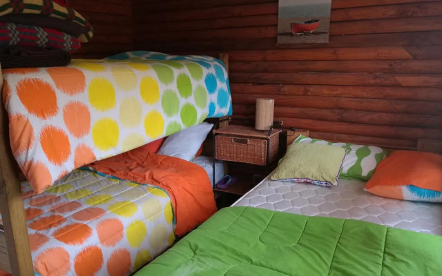 lodge con piscina privada, parcela de campo.