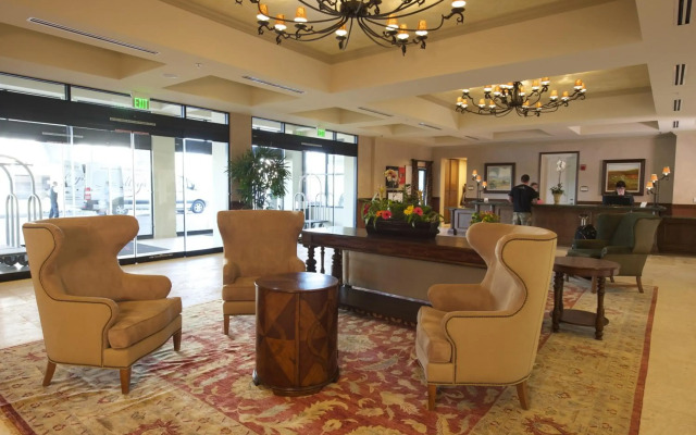 Woolley's Classic Suites Denver Airport