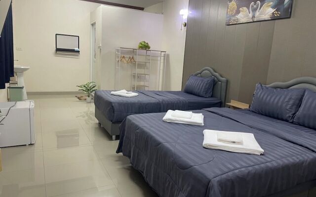 2B Cozy Hostel