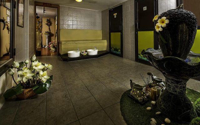 Taj Plaza Hotel