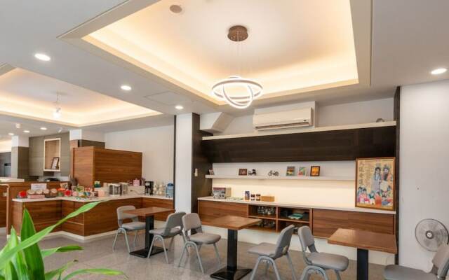 Jia-Jia Business Hotel