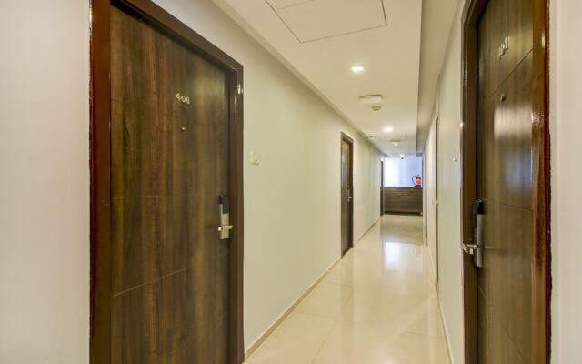 Hotel Aura - Near Malad Link Road