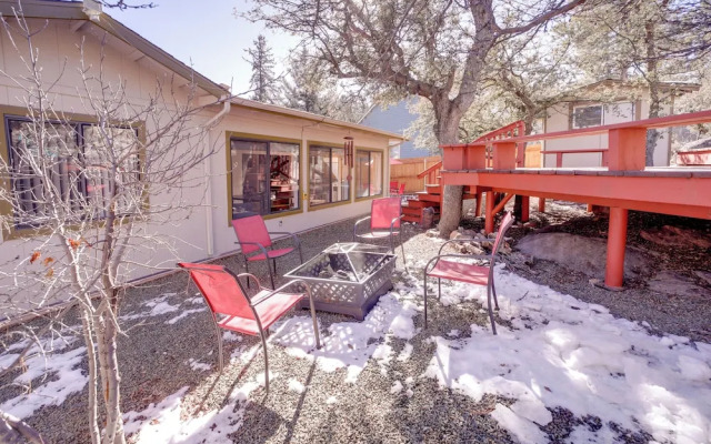2 Mi to Whiskey Row: Tranquil Getaway w/ Deck!