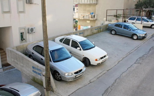 Apartments with a parking space Omis - 5988
