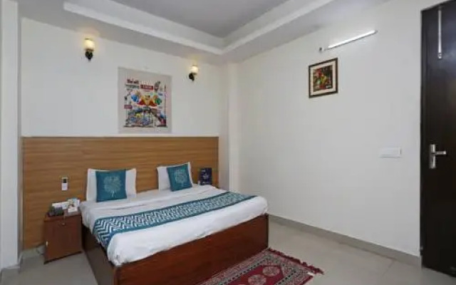 Collection O 3593 Rumaisa Residency