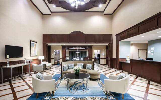 La Quinta Inn & Suites by Wyndham DFW Airport West - Euless