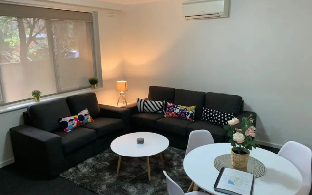 Comfortable New 2 Bedroom Apartment by St Kilda Pier