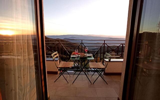 Modern Lux Apartment H8 at Milmari Resort