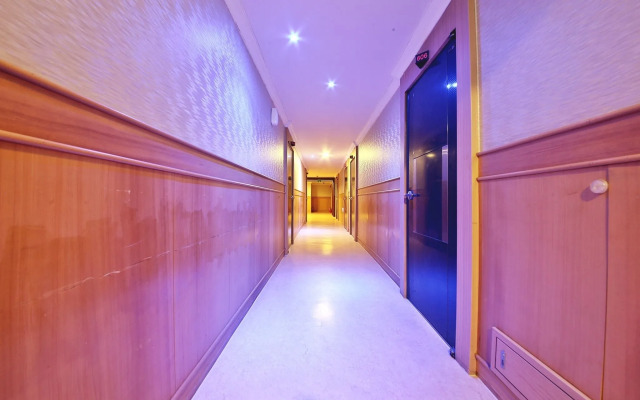 Gwangju Sangmu Alice Business Hotel